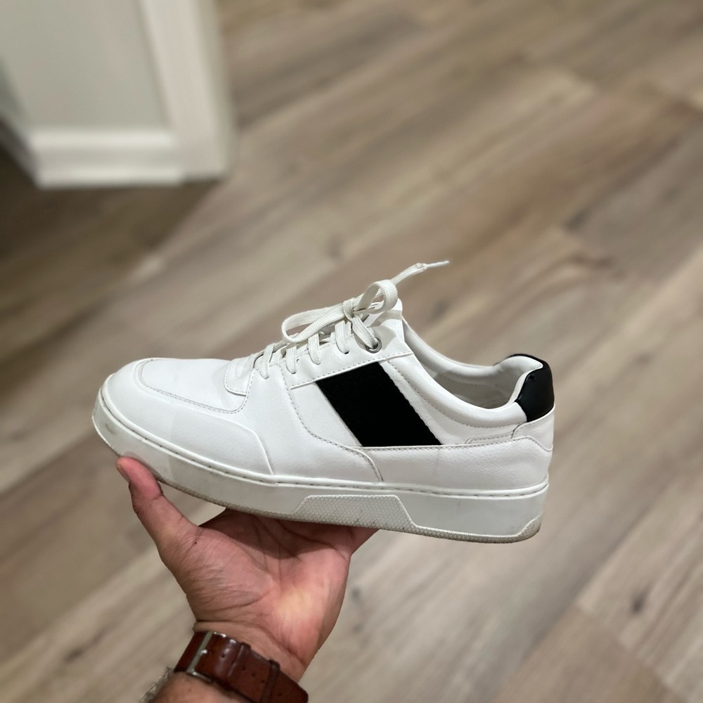 White Sneakers Size 9
